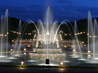 Versalles de noche, serenata y fuentes de agua