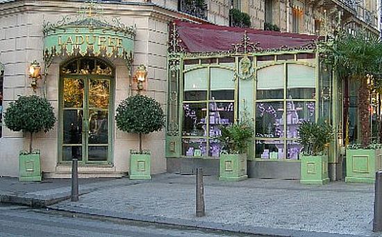 Paris - Té y pain au chocolat en La Durée