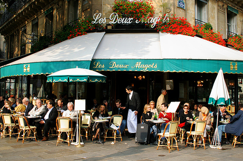 Paris - Tomar un café creme en Les Deux Magots