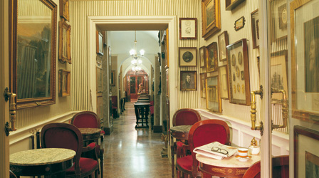 Roma - Café y petit fours en el Caffe Greco
